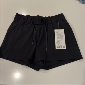 lululemon athletica On the fly MR Short Black Athletic Shorts Size 6